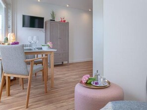 Dining - Oceanfront Suite - Welcome.... Beach suite Sylt, 1-room apartment with (Sylt)