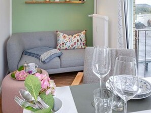 Unclassified image, 2 of 13, button