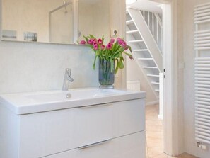 Unclassified image, 4 of 25, button