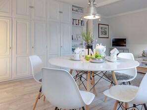 Unclassified image, 3 of 25, button