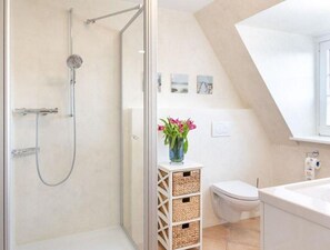 Unclassified image, 3 of 25, button