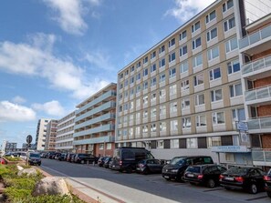 Unclassified image, 2 of 17, button