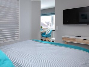 Unclassified image, 5 of 17, button