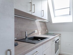 Fridge, oven, dishwasher, coffee/tea maker