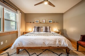 5 habitaciones, tabla de planchar con plancha, cuna de viaje y wifi 