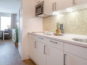 Kjøleskap, mikrobølgeovn, ovn og oppvaskmaskin