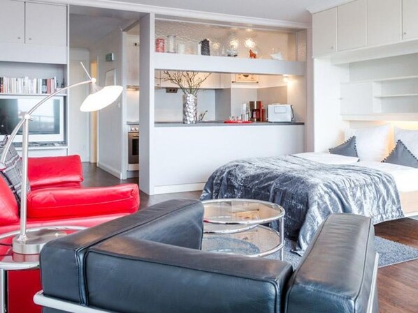 Unclassified image, 1 of 11, button