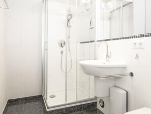 Douche, sèche-cheveux