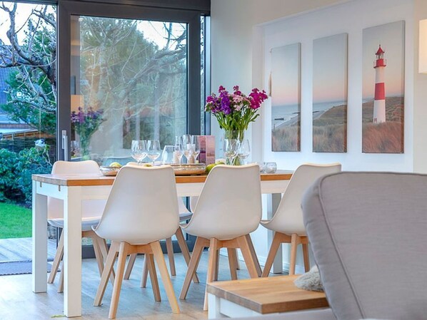 Dining - Senwai House - Surfside 1 - LUXURY: Top modern 3 room apartment in quiet, (Sylt)