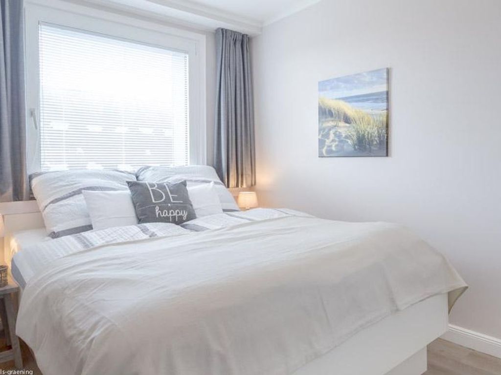 2 bedrooms, bed sheets