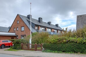 Unclassified image, 3 of 22, button