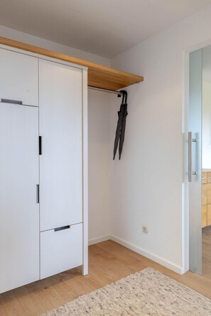 Unclassified image, 3 of 22, button