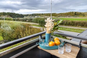 Unclassified image, 2 of 22, button