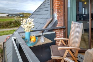 Unclassified image, 5 of 22, button