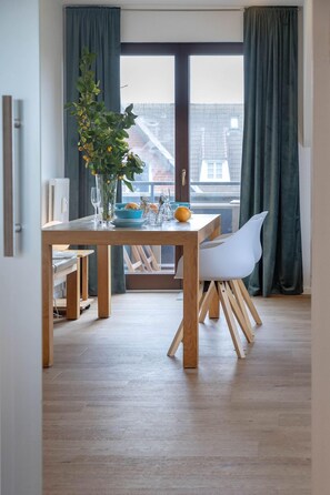 Unclassified image, 5 of 22, button