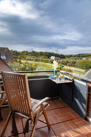 Unclassified image, 4 of 22, button