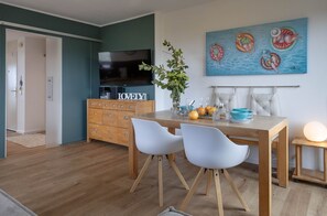 Unclassified image, 4 of 22, button