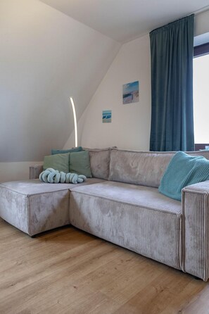 Unclassified image, 2 of 22, button