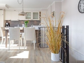 Dining - Big Wave - BIG WAVE maisonette, central, 2 bedrooms, swimming pool, roof terrace, (Sylt)