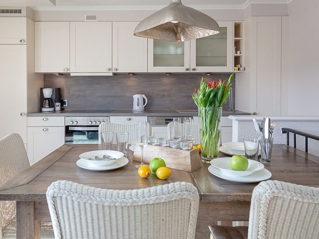 Kjøleskap, ovn, kokeplater og oppvaskmaskin