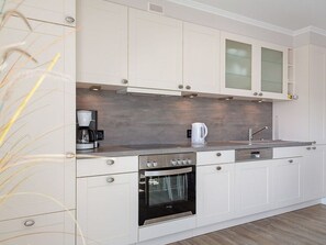 Unclassified image, 3 of 30, button