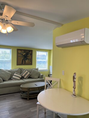 Smart TV, books - Beach, Sun and memories,
2nd Floor Unit, with private deck. (Brigantine)