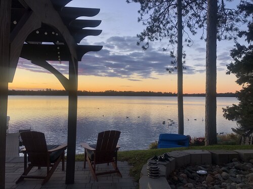 Relax in a cozy and private lake front cabin with breathtaking views!