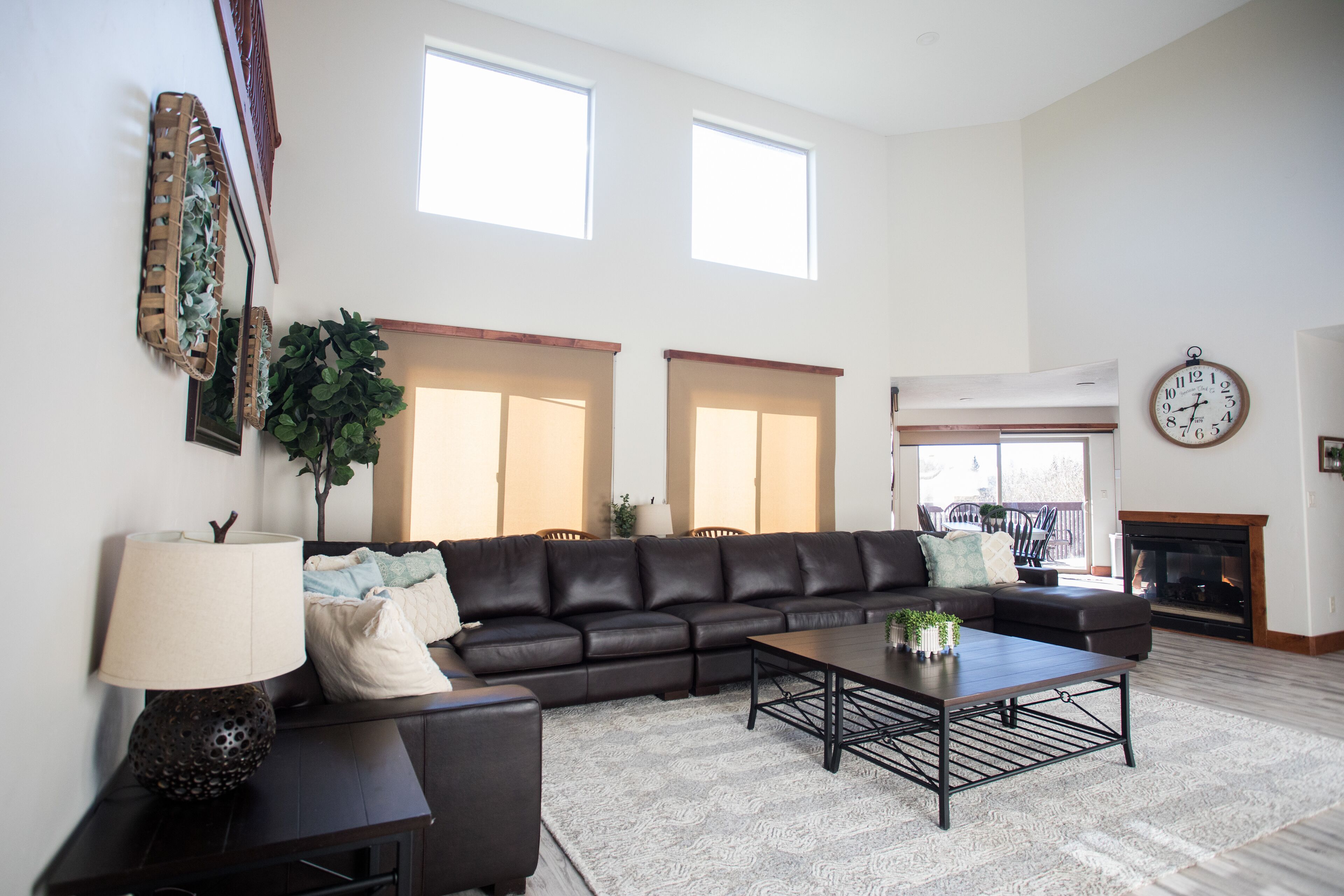 Newly renovated, spacious Snowmeadows home w/ hot tub perfect for family reunion