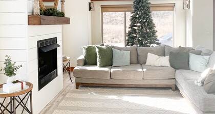 Newly renovated spacious home, Hot Tub. Prices reduced on '25 summer dates left!