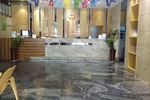 A reception area with a marble counter, wooden seating, and a reception desk. - Hengfeng Boutique Hotel (Baise)