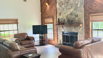 Smart TV, tavolo da calcetto, tavolo da ping pong, libri