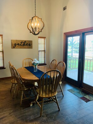 Dining - Private lakeside cabin with fire pit, GAME ROOM, kayaks.  (Crescent City)