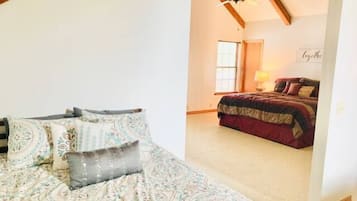 2 bedrooms, desk, iron/ironing board, free WiFi