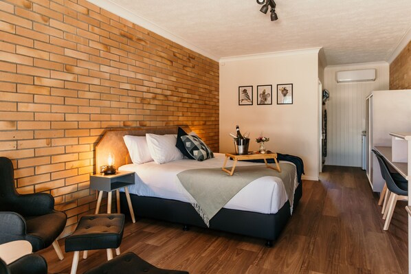 Deluxe King Room (No Pets) - Oasis Motor Inn Blackall (Blackall)