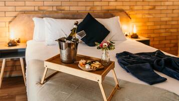 Deluxe King Room (No Pets) | Room amenity