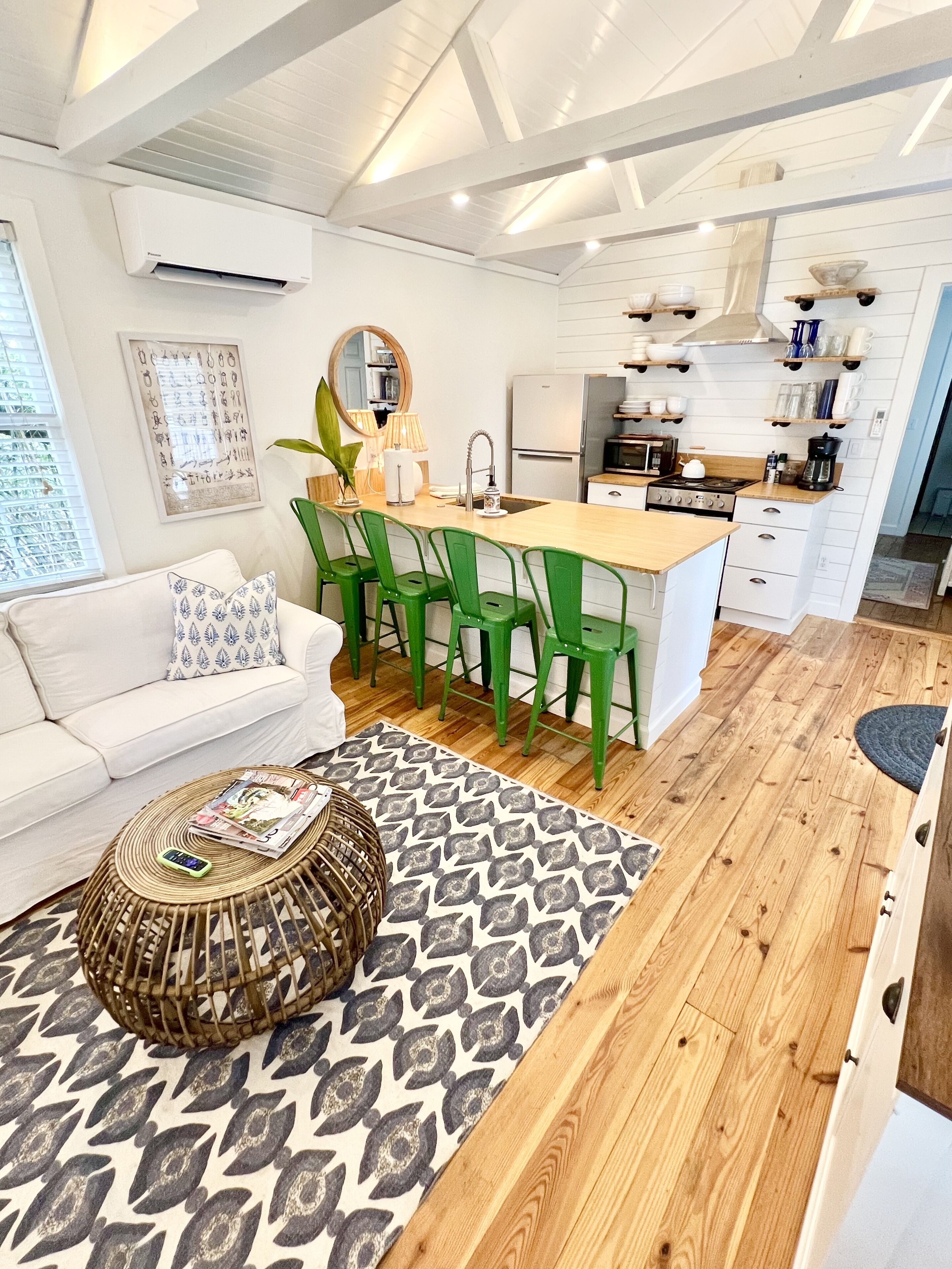 Location & Charm! Steps from downtown restaurants, shops and beach!