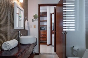 Een bad/douchecombinatie