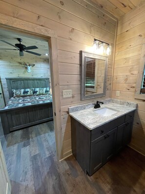 Combined shower/bathtub, eco-friendly toiletries
