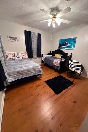 4 habitaciones, tabla de planchar con plancha y wifi gratis 