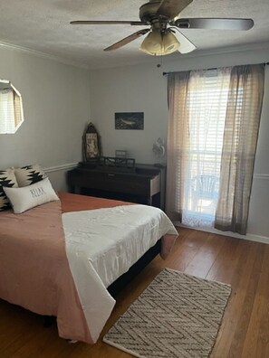 4 chambres, fer et planche à repasser, Wi-Fi gratuit, draps fournis