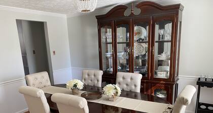 Upgraded, beautiful 4 BD Colonial in Silver Spring home