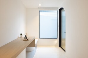 Habitación estándar | Zona de estar | Televisión LCD de 43 pulgadas con canales por cable, una televisión