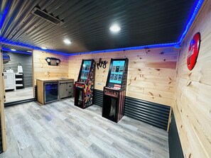 Interior - New “Crazy Amazing Cabin”, KingBeds (Sevierville)