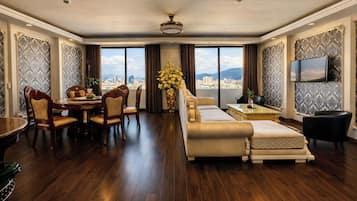 Executive Suite | Private kitchen | Electric kettle