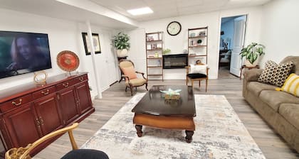 Luxurious Hideaway minutes away from downtownWoodstock, KSU, Town Center Mall