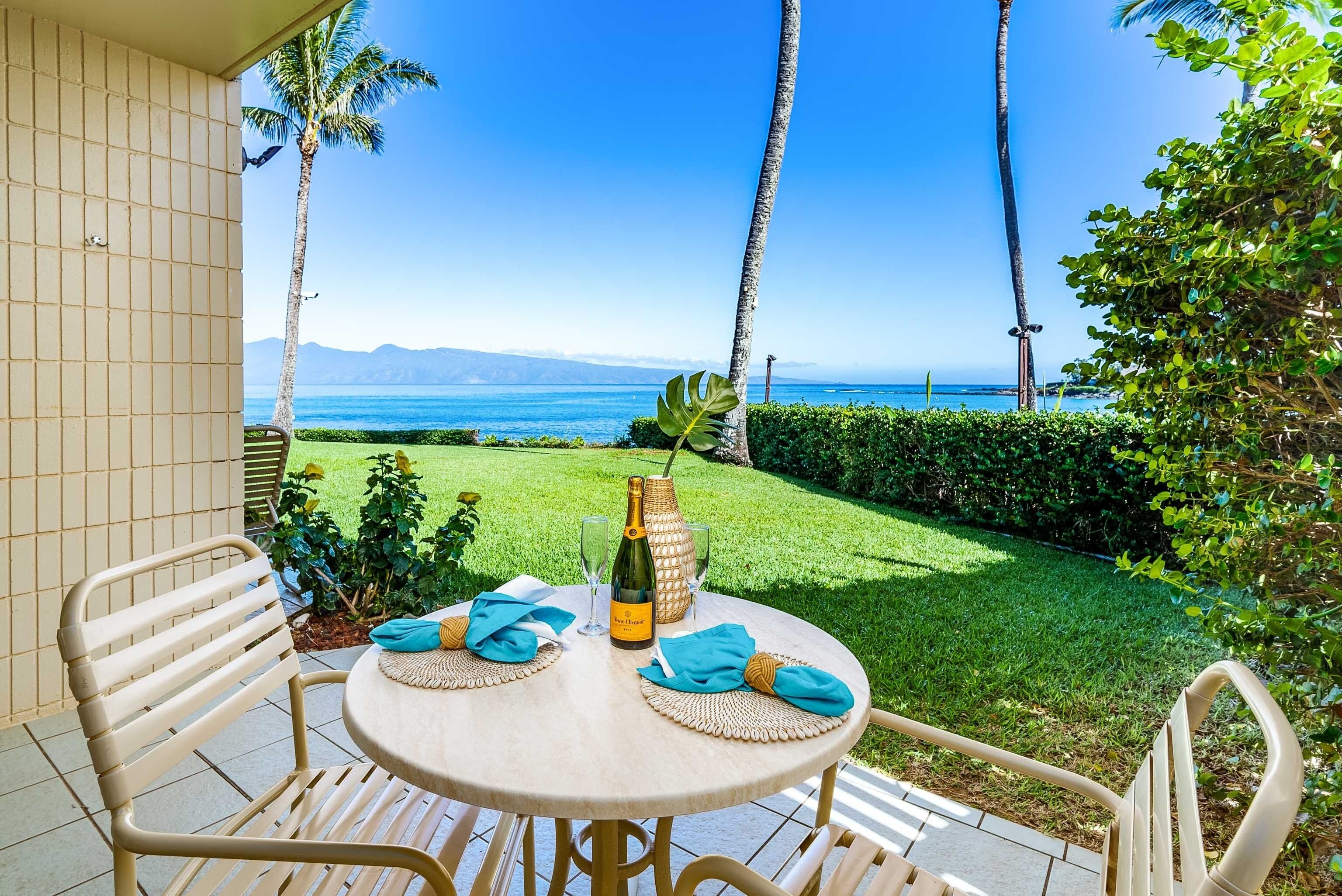 Studio | Outdoor dining