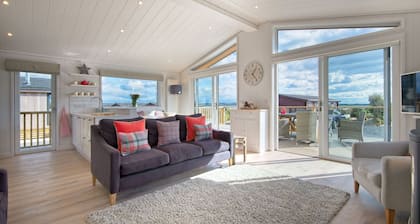 Crabtree Lodge - a lodge that sleeps 6 guests in 3 bedrooms