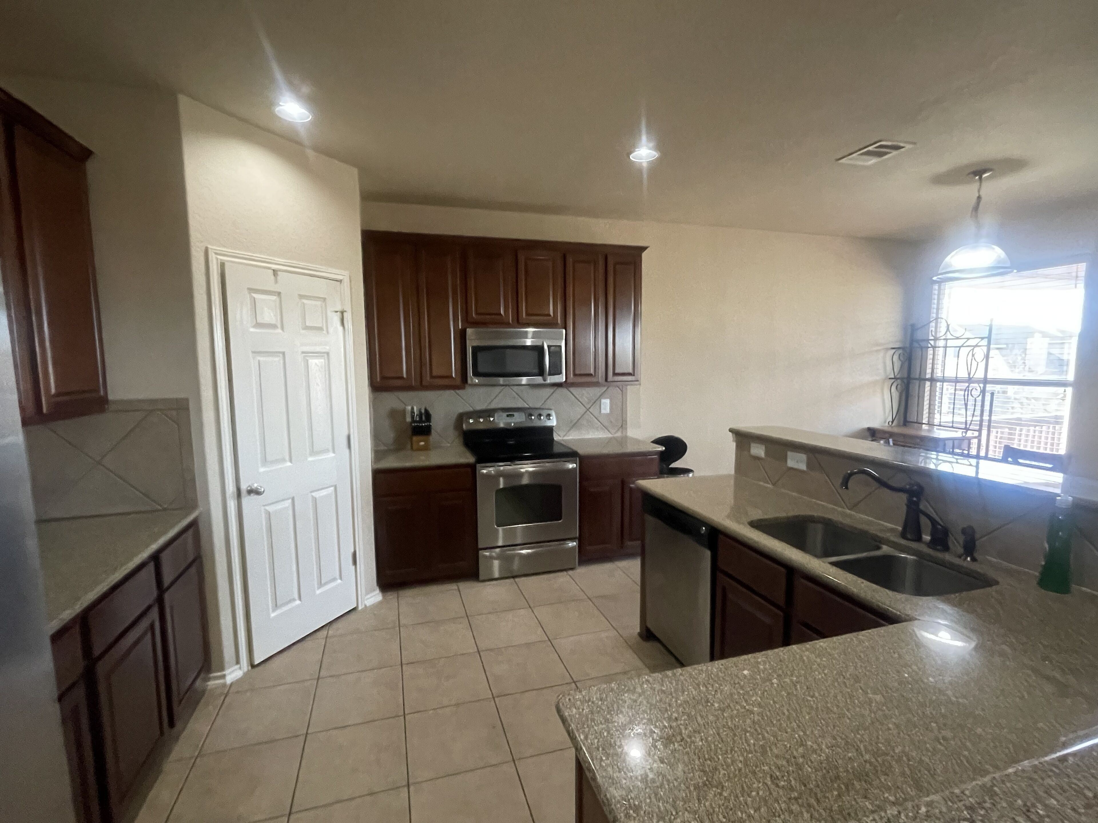 Royal Retreat (Sea World, Fiesta Texas, Lackland A.F.B, Downtown)