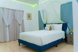 3 bedrooms, in-room safe, iron/ironing board, free WiFi