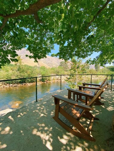 The Kern River House: Lookout House Private Riverfront Access Fireplaces Dog OK
